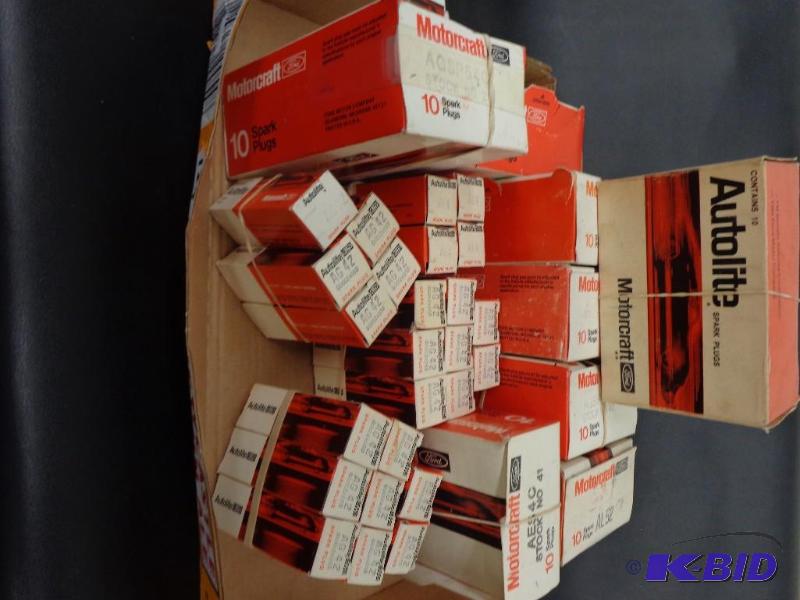 lot 124 image: Motorcraft&nbspSparkplugs   many different s...