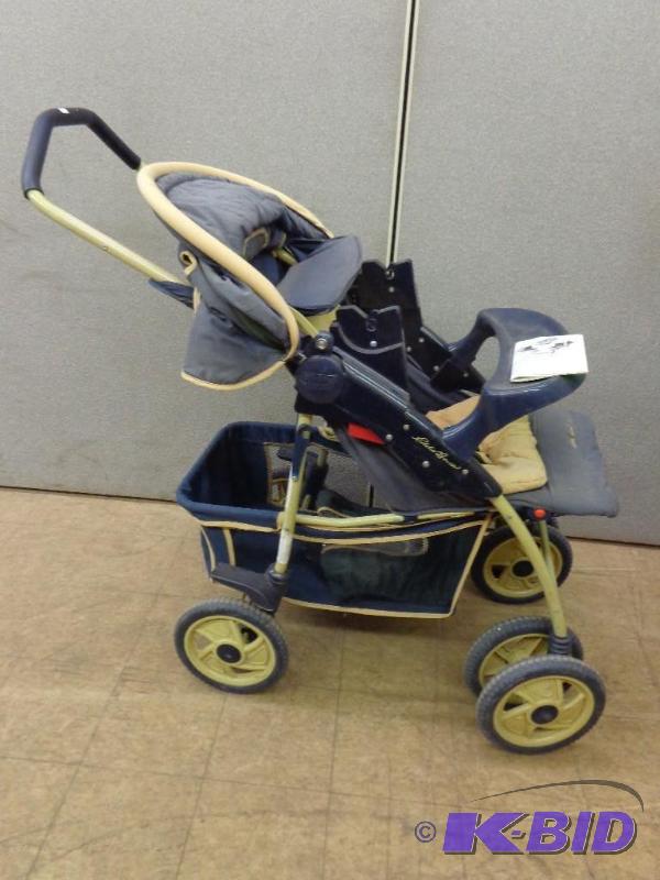 lot 129 image: Eddie bauer&nbspbaby stroller, appears to be...