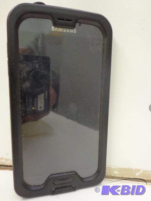 lot 19 image: Samsung Galaxy S4   Powers up, Works great  M...