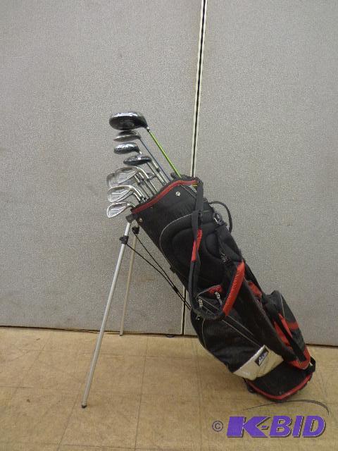 lot 26 image: Golf bag with clubs   Golf bag good condition...