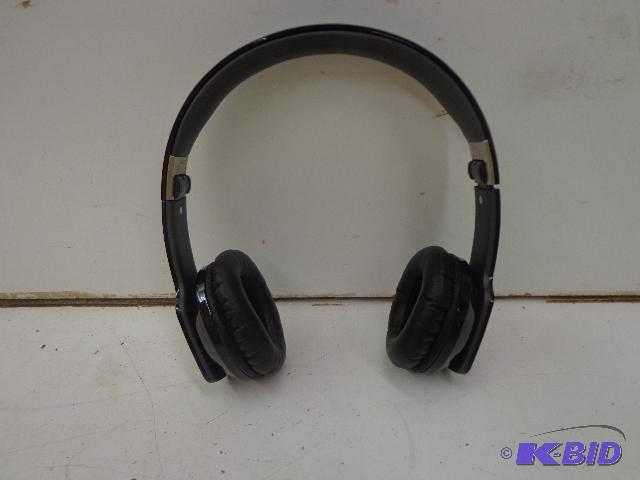 lot 35 image: Noontec&nbspZoro&nbspheadphones   $75.00 Re...