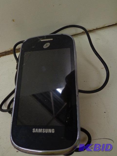 lot 39 image: Samsung smart phone   Powers up, works good  ...
