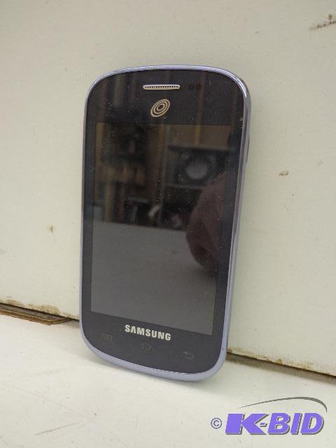 lot 74 image: Samsung smart phone   Powers up and works goo...