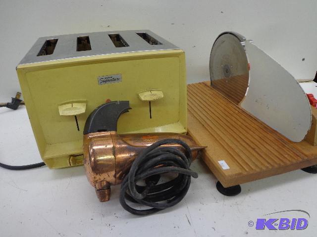 lot 82 image: Food prep&nbsptools   Yellow, vintage 4 plac...