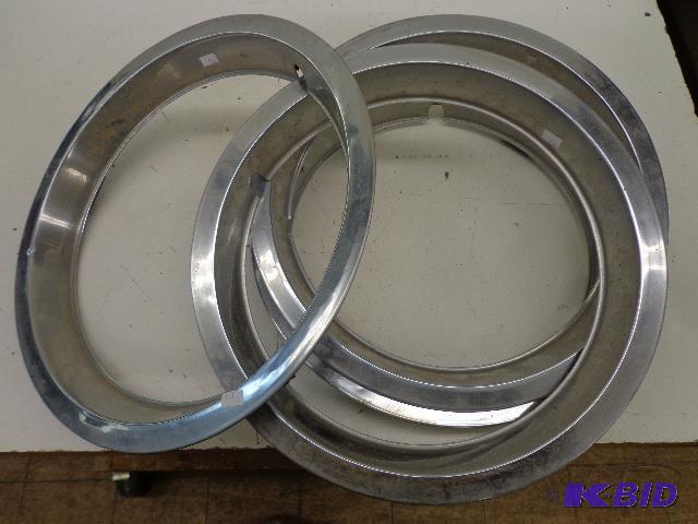 lot 85 image: Hub caps   Chrome snap on hub caps  set of 4 ...