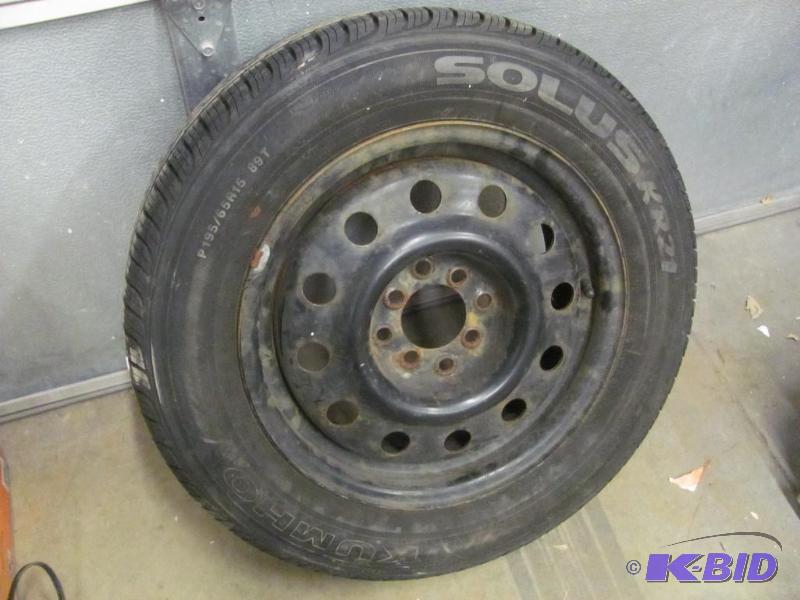 P19565R15 89T SOLUS KR21 Tire and 8-Hole Rim...
