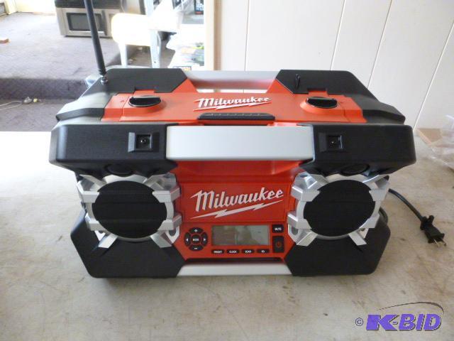 Milwaukee Job Site Radio M78 2790-20 - IPod-M...