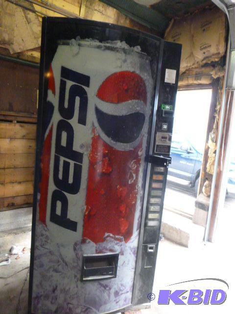 Pepsi 8 Selection Pop Machine Model DNCB 440M...