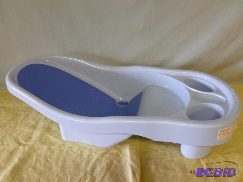 lot 100 image: Fisher Price baby bath, like new....