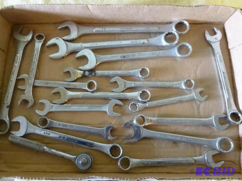 lot 102 image: Large lot of good wrenches....