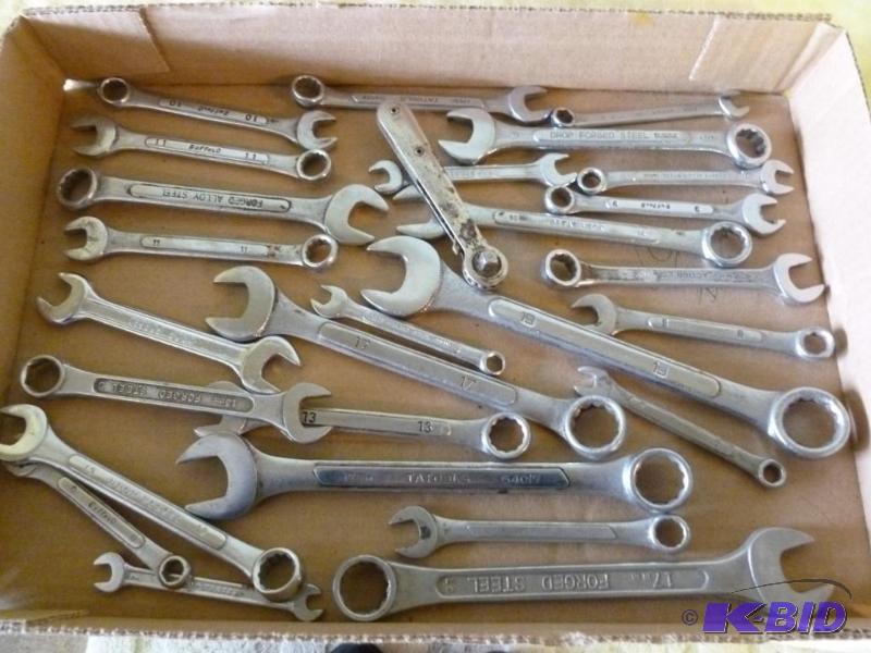 lot 103 image: Large lot of good wrenches....