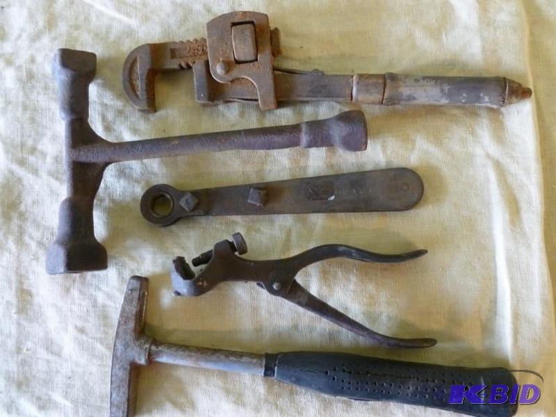 lot 107 image: Lot of five vintage specialty tools....