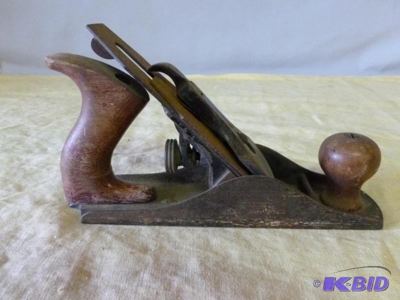 lot 108 image: Antique wood plane that measures 9.5" L,...