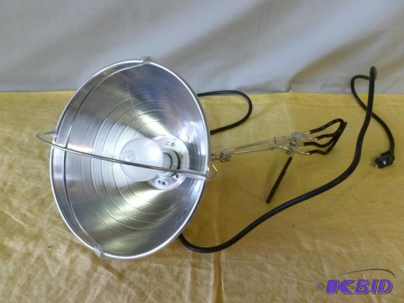 lot 118 image: Brooder heat lamp, measures 10" across, ...