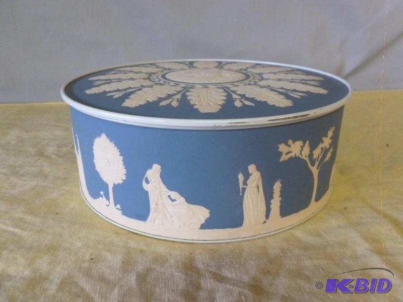lot 139 image: Vintage Ward Baking Co. metal fruit cake cont...
