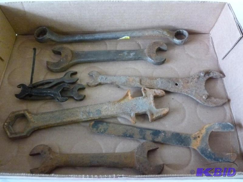 lot 171 image: Large lot of vintage wrenches....