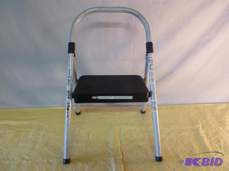lot 175 image: Safety 1st fold up step stool....