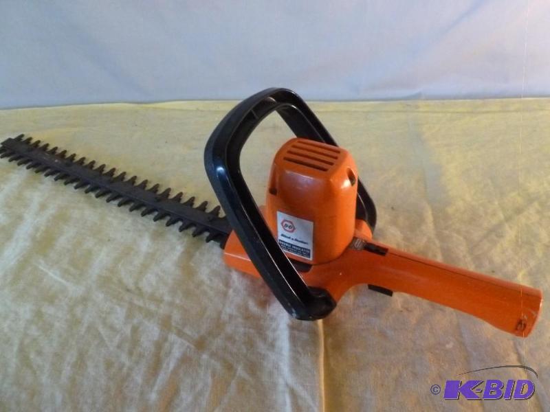 lot 179 image: Black & Decker 16" electric shrub an...