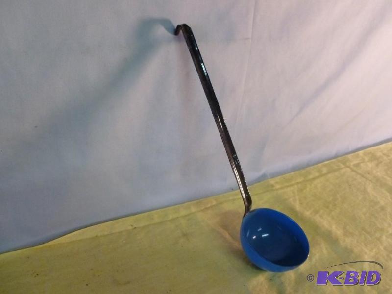 lot 198 image: Vintage long handled porcelain water dipper t...