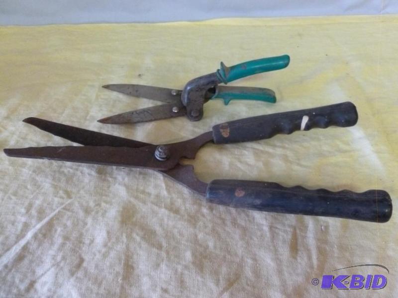 lot 50 image: Lot of two pairs of garden shears that includ...