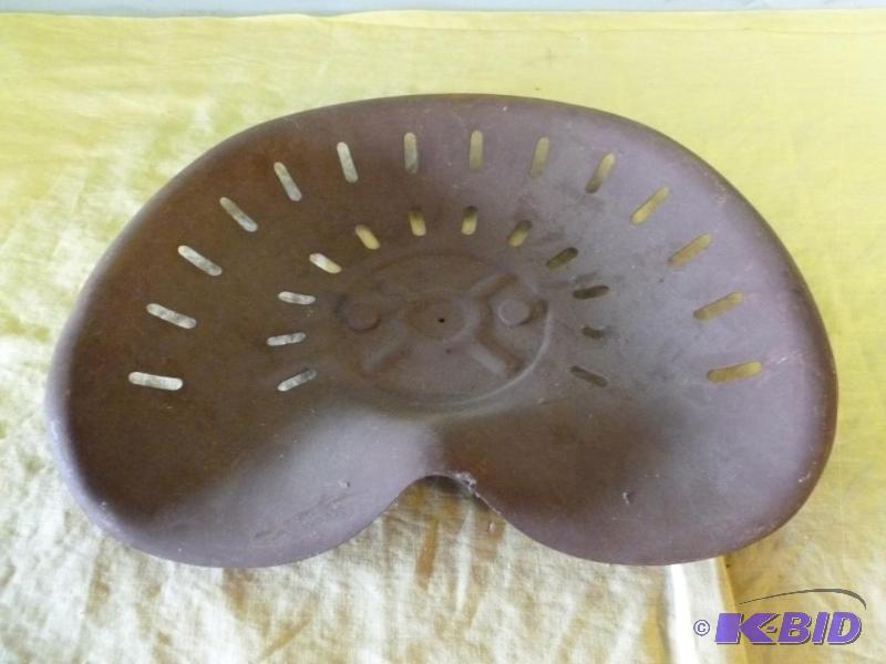 lot 58 image: Vintage metal implement seat that measures 17...