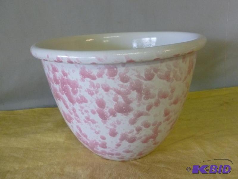 lot 72 image: Beautiful Bennington Potters sponge type pott...