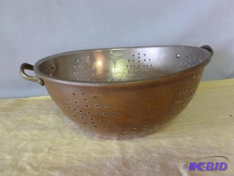 lot 73 image: Vintage brass handled copper plated metal pas...