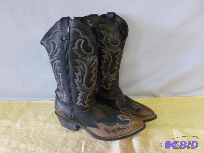 lot 97 image: A pair of Laredo mens cowboy boots size 8 1...