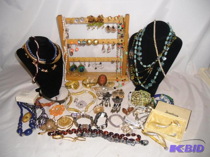 lot 6 image: J-1 Lot of Jewelry