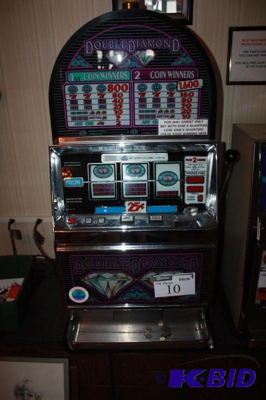 lot 10 image: Vintage Diamond Coin Slot Machine wPull Handle & Coin Tray 24 x 21 x 50