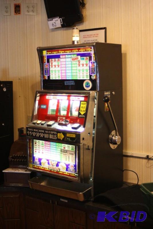 lot 11 image: Vintage Coin Slot Machine wPull Handle & Coin Tray Sevens & Bars 24 x 21 x 50