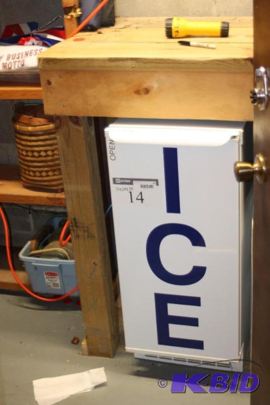 lot 14 image: Kenmore Elite Electric Ice Machine White Residential Use.