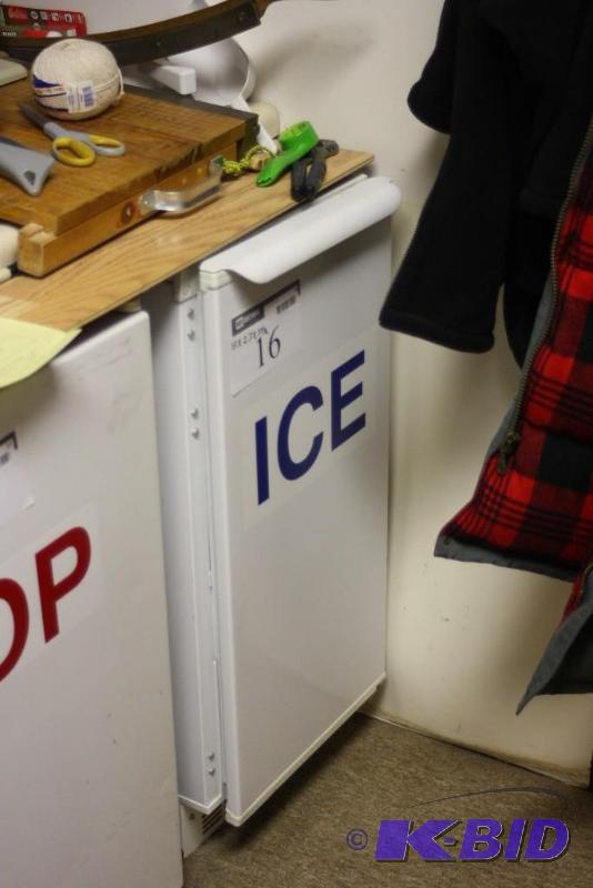 lot 16 image: Kenmore Electric Ice Machine White 15 x 24 x 34.