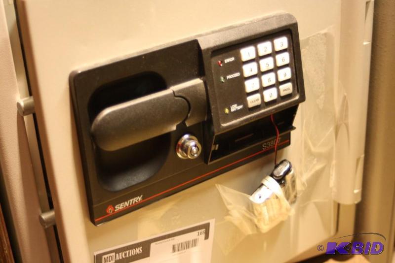 lot 169 image: Sentry S3807 Electronic Dial Safe wKey Lock 16 x 17 x 18.