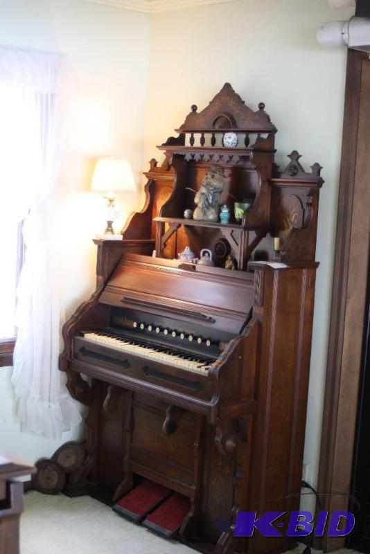lot 20 image: Mason & Hamlin Organ Company Small Piano Organ