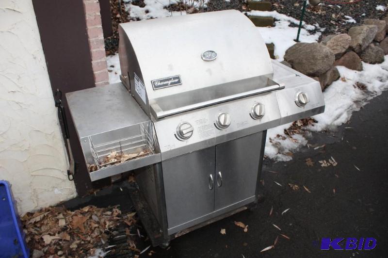 lot 21 image: Charmglow Gas Grill wSteel Grates Side Prep Tables Metal Construction Thermometer.