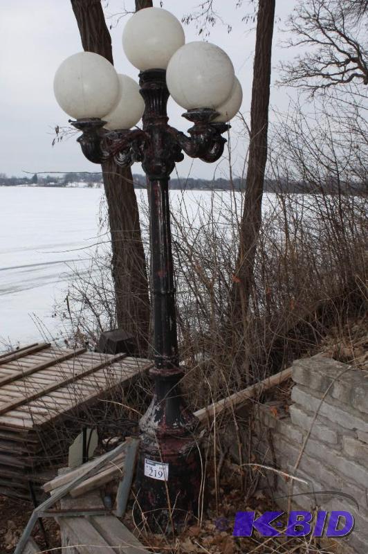 lot 219 image: Vintage Light Post w 5 Bulbs MetalGlass Requires Tools For Removal.