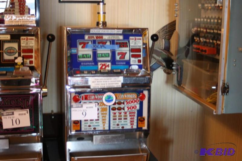lot 9 image: Vintage Wild Cherry Coin Slot Machine wPull Handle & Coin Tray 21.5 x 21 x 30.5