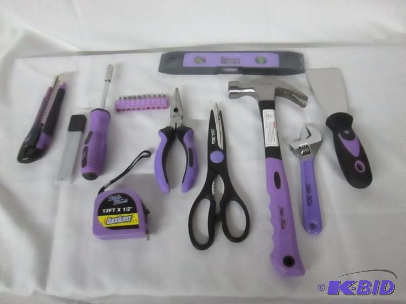lot 24 image: Master Craft 31-pc. Her Tools Set
