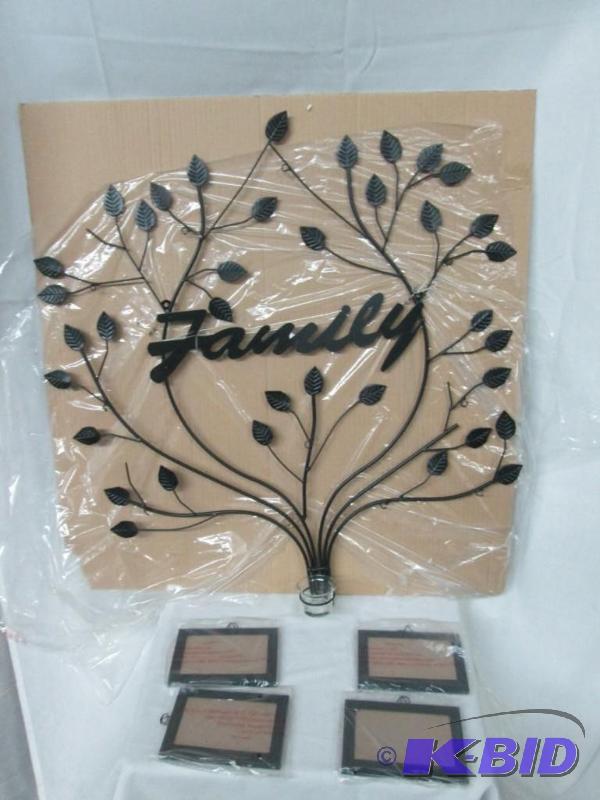 lot 32 image: Alcove Family Tree Photo Frame