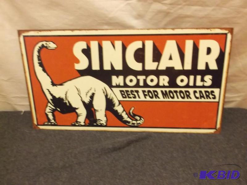 lot 10 image: Collectable metal Sinclair sign measuring 16&...