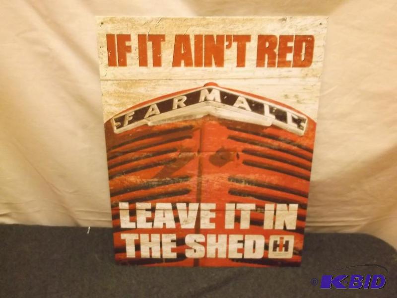 lot 18 image: Collectable metal Farmall sign measuring 12 1...