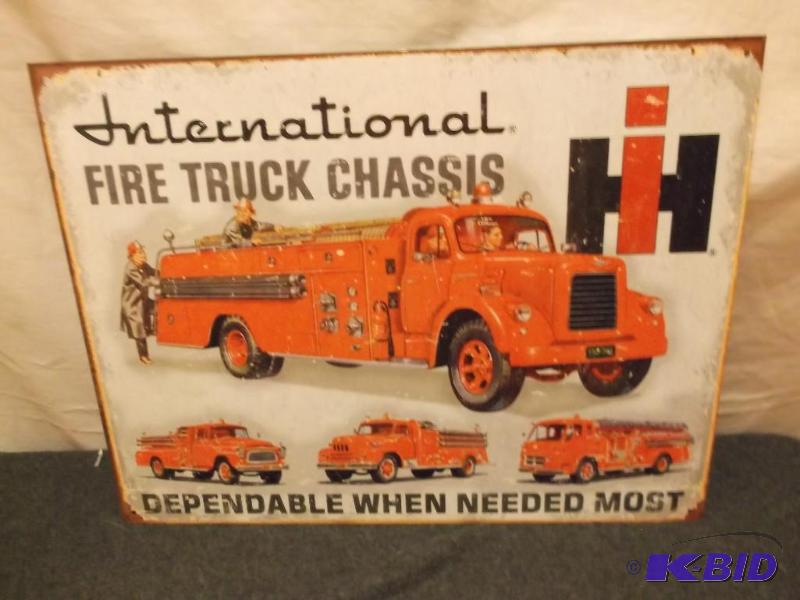 lot 19 image: Collectable metal International sign measurin...