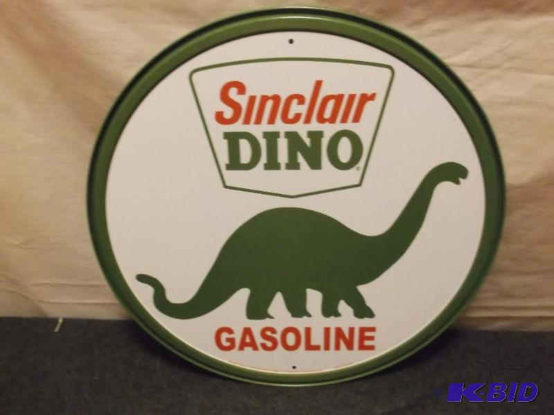 lot 21 image: Collectable metal Sinclair sign measuring 11 ...