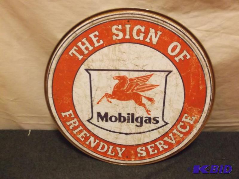 lot 22 image: Collectable metal Mobil gas sign measuring 11...