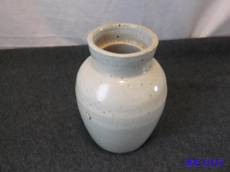 lot 40 image: Vintage Weymans snuff jar in good condition....