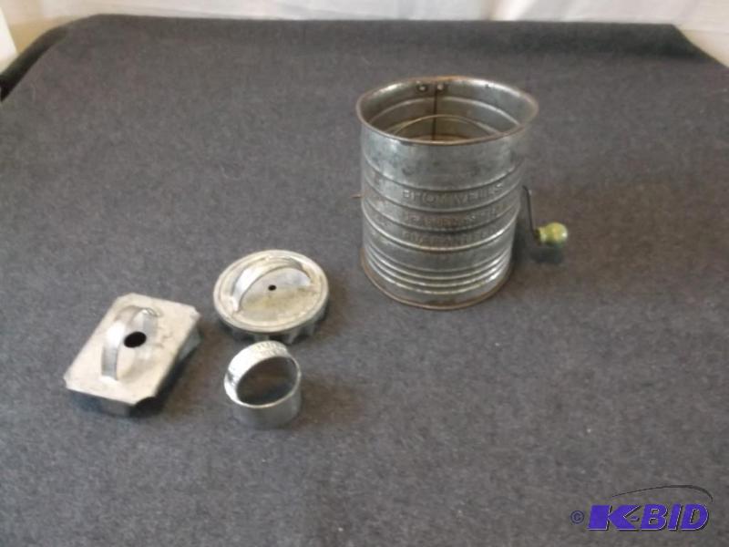 lot 41 image: Bromwells green Handel measuring sifter &...
