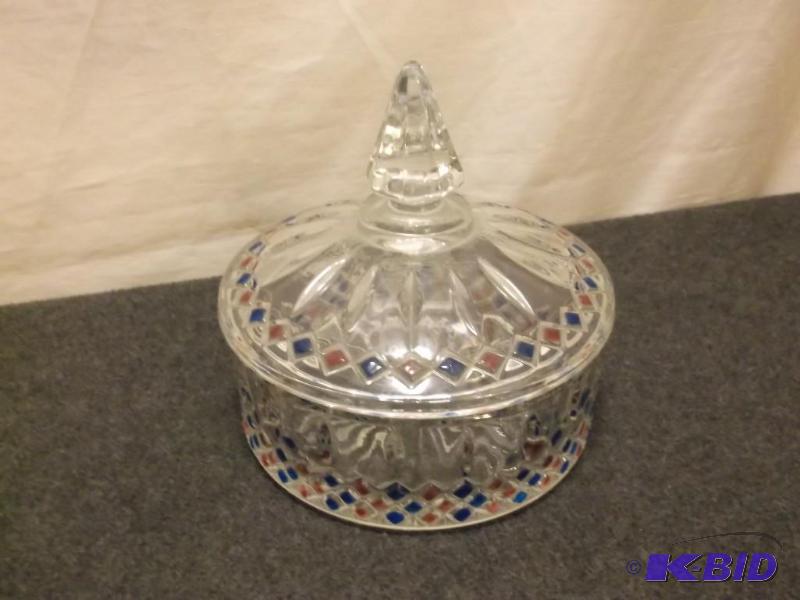lot 57 image: Beautiful vintage covered glass dish measurin...