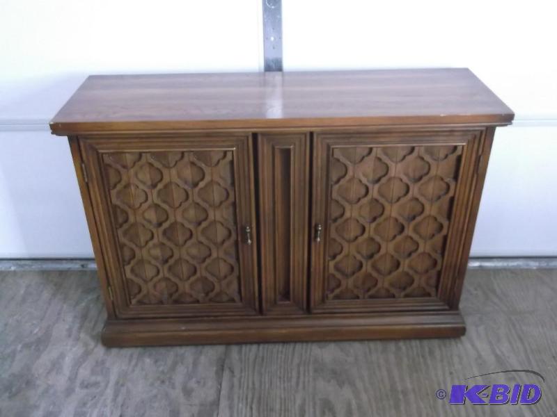 lot 6 image: Vintage record cabinet measuring 43 12"...