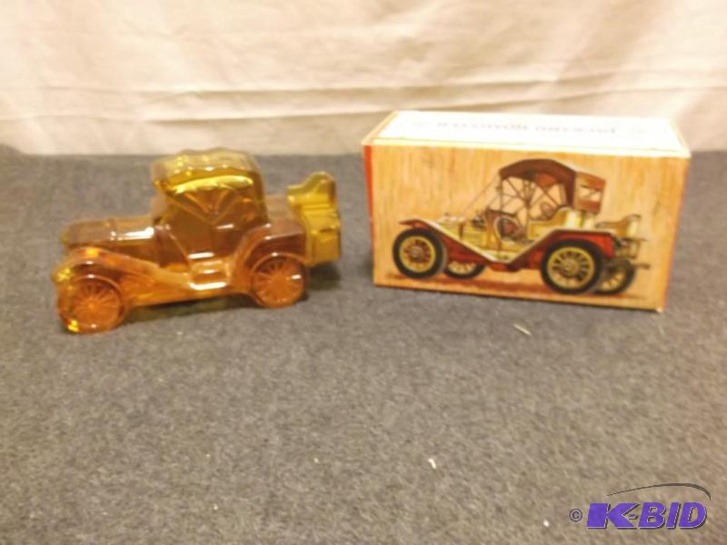 lot 64 image: Vintage Packard Roadster Avon Oland cologne i...